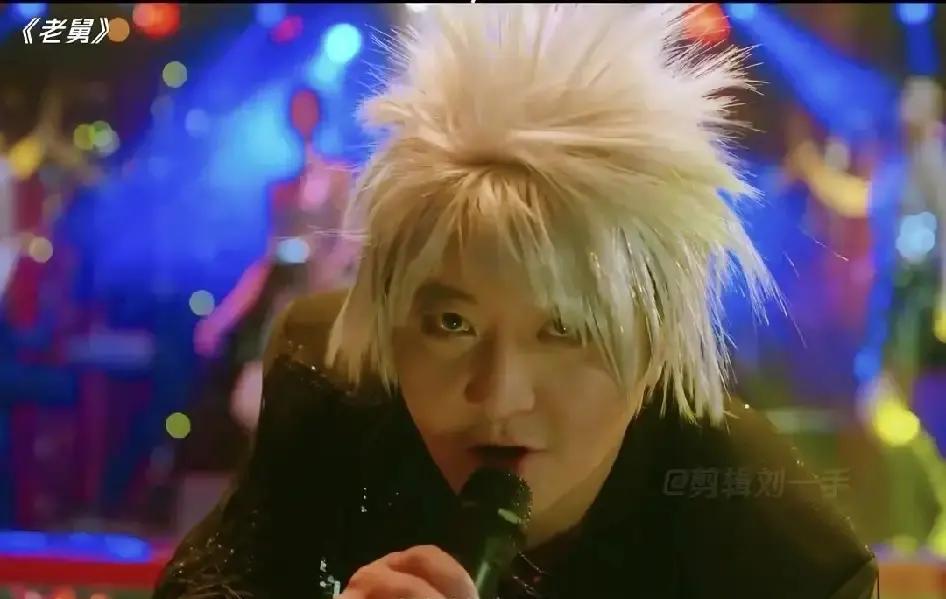 别被郭京飞的笑骗了。
 
他啃了三个月剧本，把《追风者》里林樵松的狠，演进了骨头