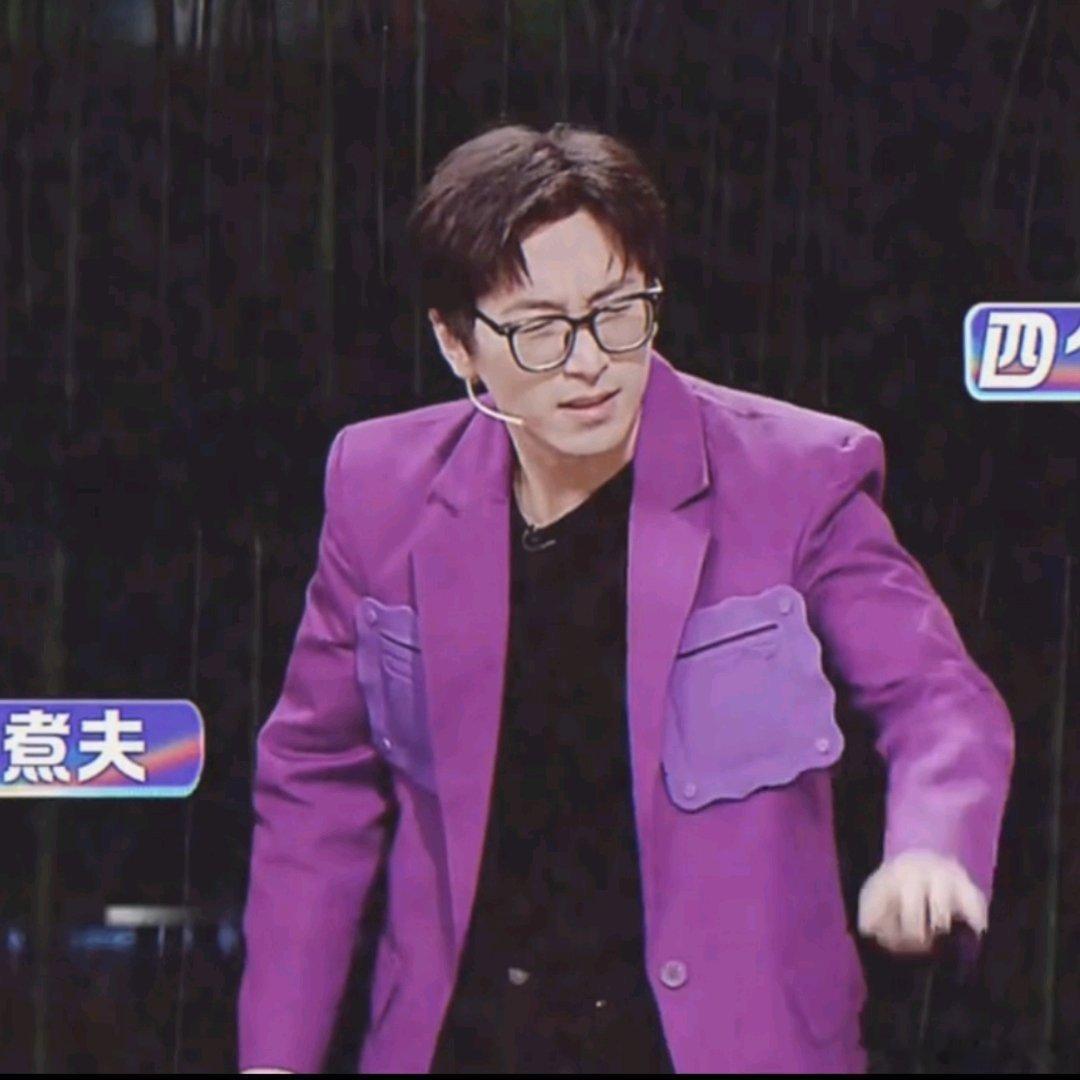 张颜齐谢楠喊顶级贝塔吓晕白客 白客安安静静还在琢磨游戏，身后骤然响起洪亮口号，瞬