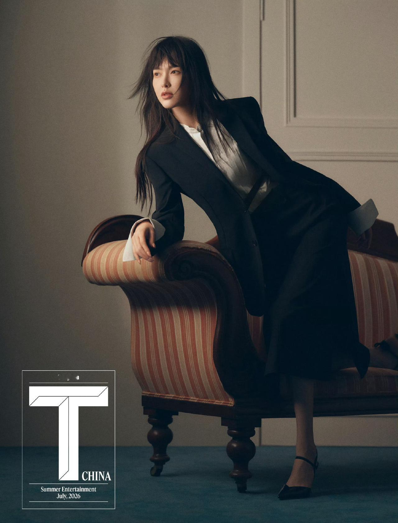 唐嫣T中文版七月刊封面预告，继ELLE、时装 L'OFFICIEL后，本月第三本