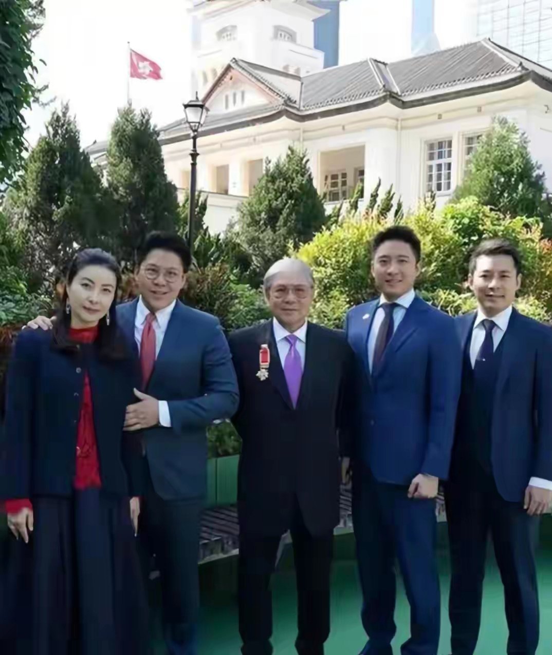 霍震霆才是真正的赢家啊！三个儿子，霍启刚，霍启山，霍启仁，一个比一个帅，仪表堂堂