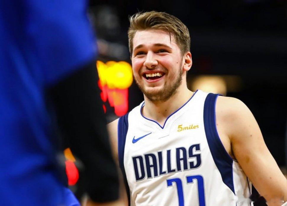 独行侠用东契奇换来了啥 所以，独行侠送出东契奇，得到的回报目前变成了：3首轮+3