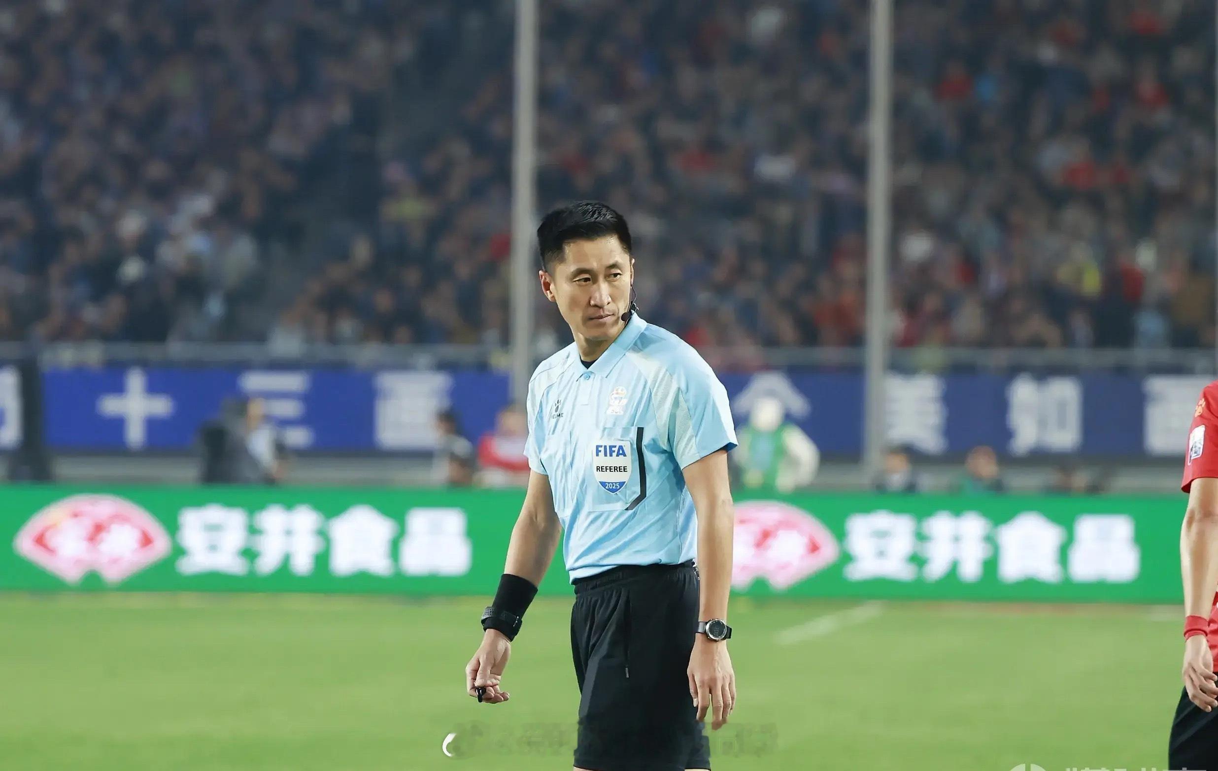 北青确认！马宁、傅明、周飞入选2026美加墨世界杯正选裁判阵容！足球裁判 据《北