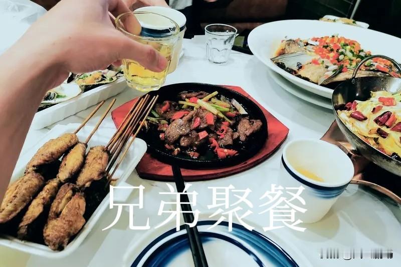 和农村五六个堂兄弟聚在小酒馆吃饭，谈起农村那点事。一位堂哥突然说起：某某华过年的