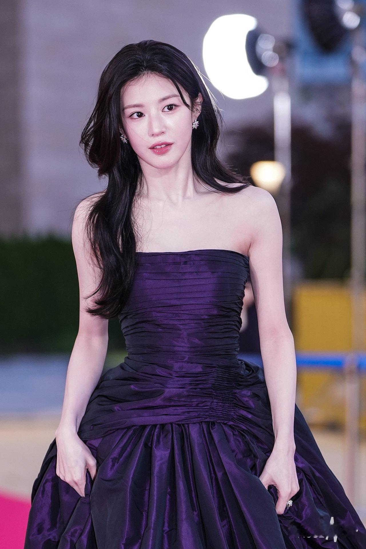 女神降临💜 