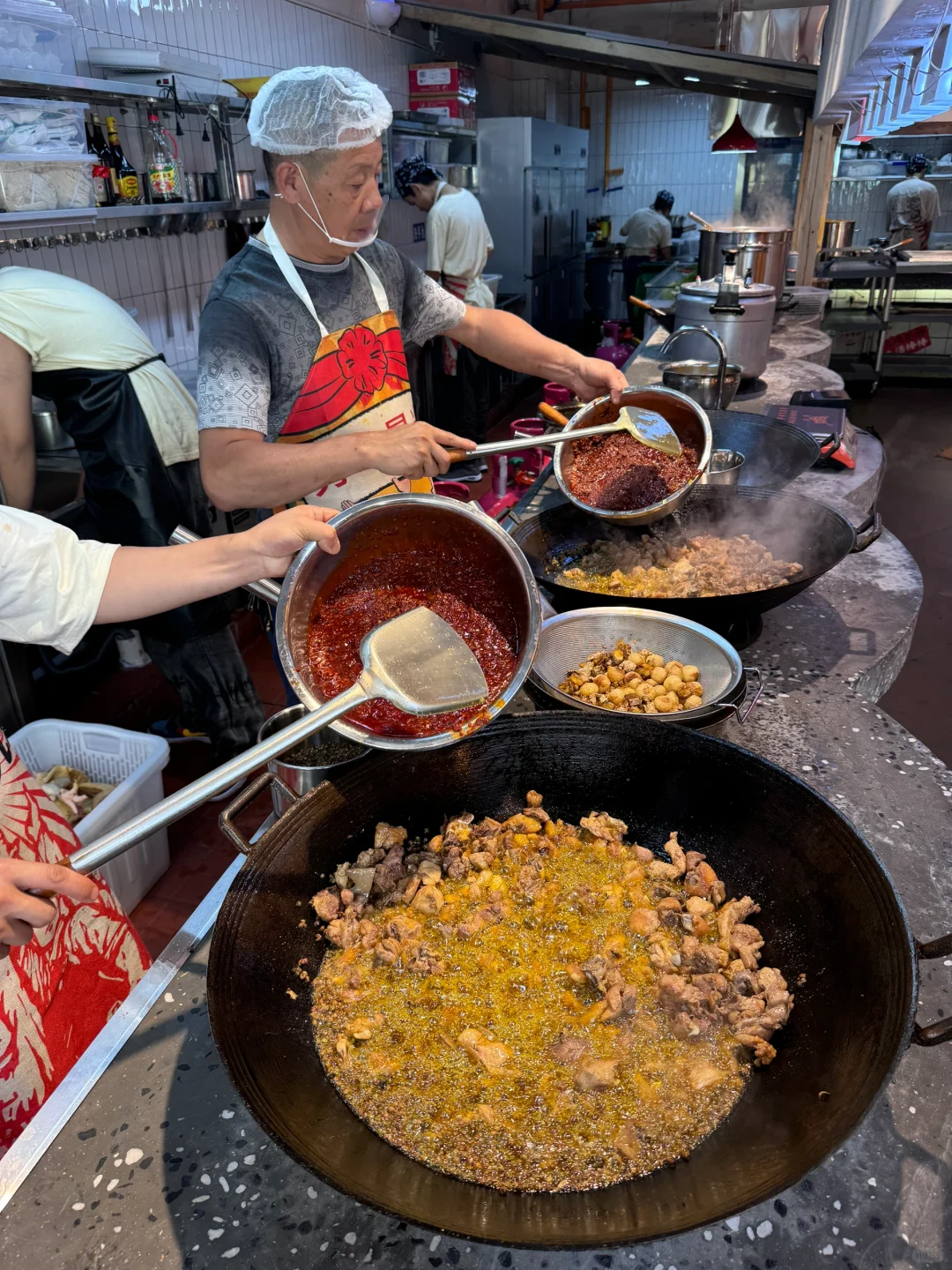 来贵阳不吃辣子鸡等于白来。。。好好吃啊🤤。。。