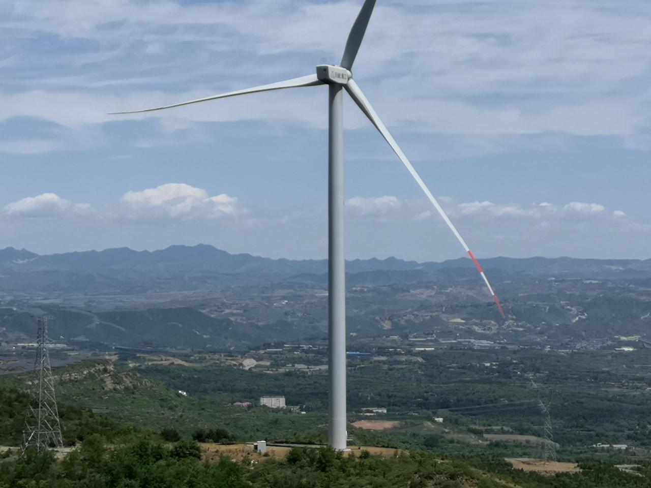 金字经·风电
山峻风云涌，
片轮光影旋。
风起能生电力传。
寒，叶声天际漫。
轮