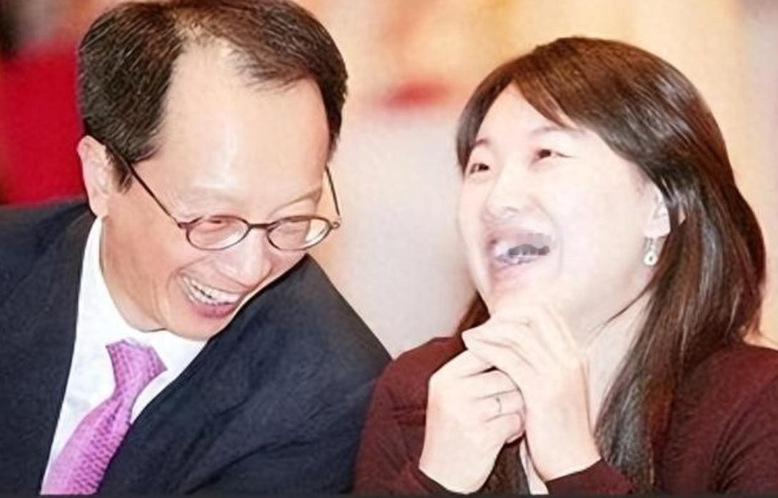 恩爱多年敌不过现实？伏明霞婚变传闻水落石出，姐姐回应婚姻真相
娱乐
