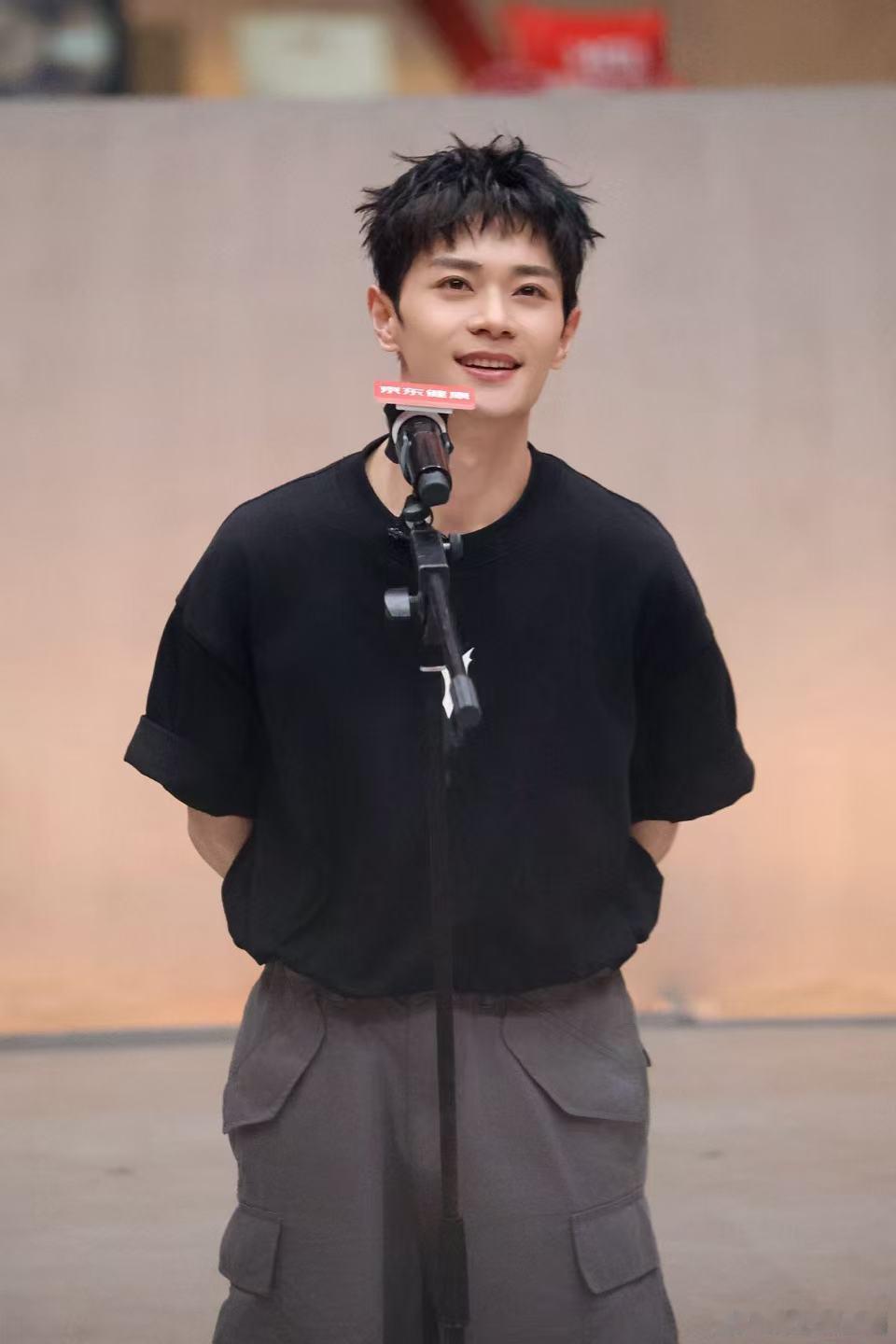 曹骏[超话]姚琛教曹骏掌握镜头感曹骏一句要你管小飙演技曹骏一点就通，听完讲解马上