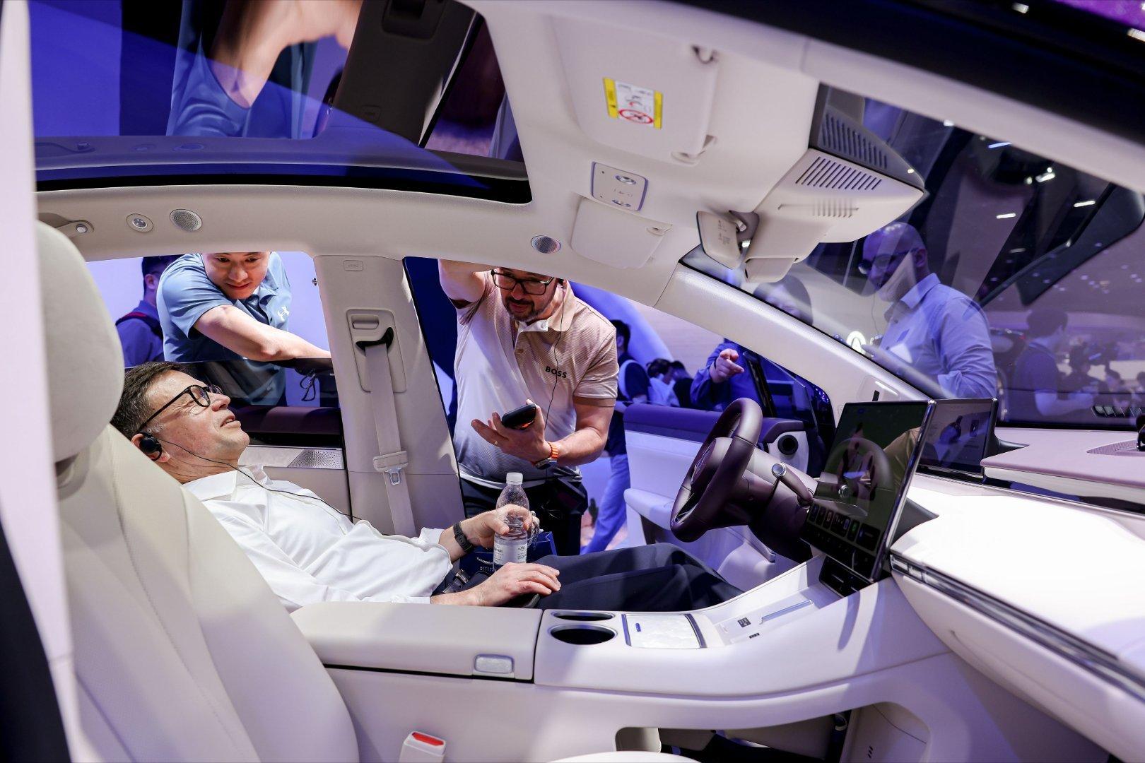 尹同跃透露智界R7正在筹备出海 自主品牌持续精进不断突破边界，智界R7扬帆进军海