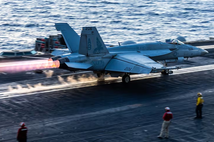 【五分钟的混乱：#美海军如何击落自家战机# 】美国《空军时报》周刊网站12月8日