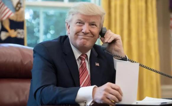 特朗普一边打伊朗，一边派强生公司去北京探路！美以联合空袭直接砸进了我们在中东的能