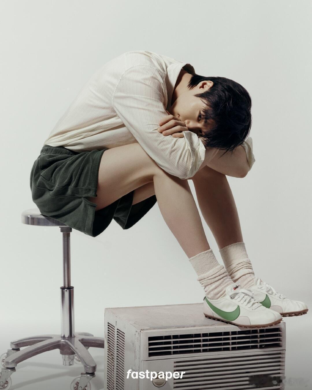 边佑锡 x Nike  全新合作Nike Moon Shoe 月球鞋携手演员边佑