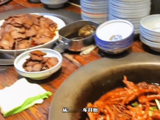 在杭州地铁被9条朋友圈刷屏了 通勤路上被狠狠暖到！没有花哨口号，全是老店老板的真