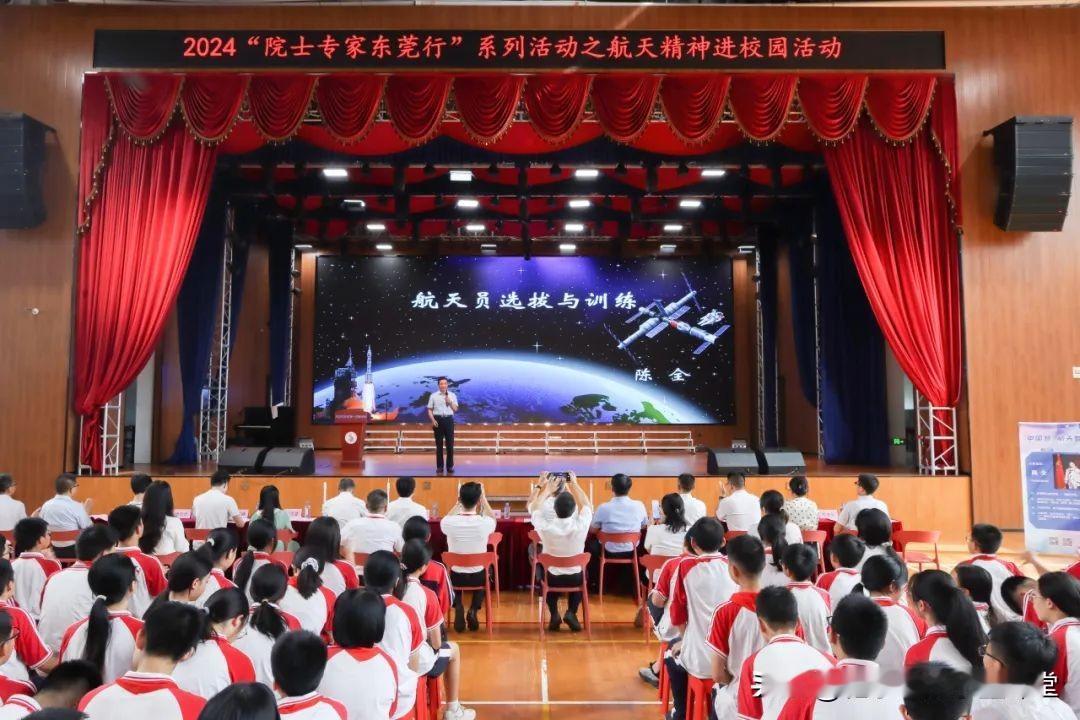与航天员面对面！我国首批航天员走进校园传递航天精神
#子墨高考志愿填报资讯#
5