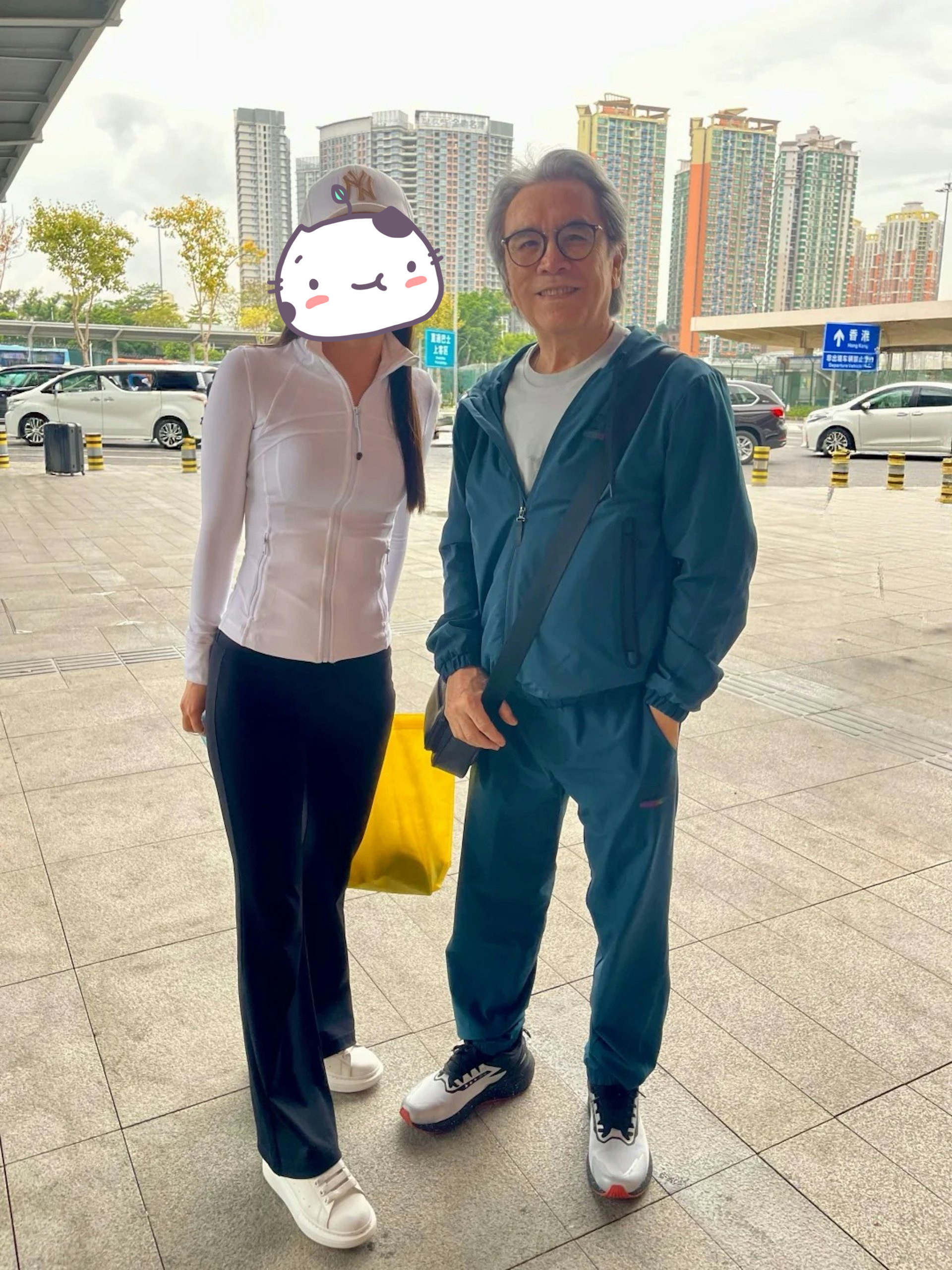 79岁的姜大卫被偶遇，这状态无敌啊。 