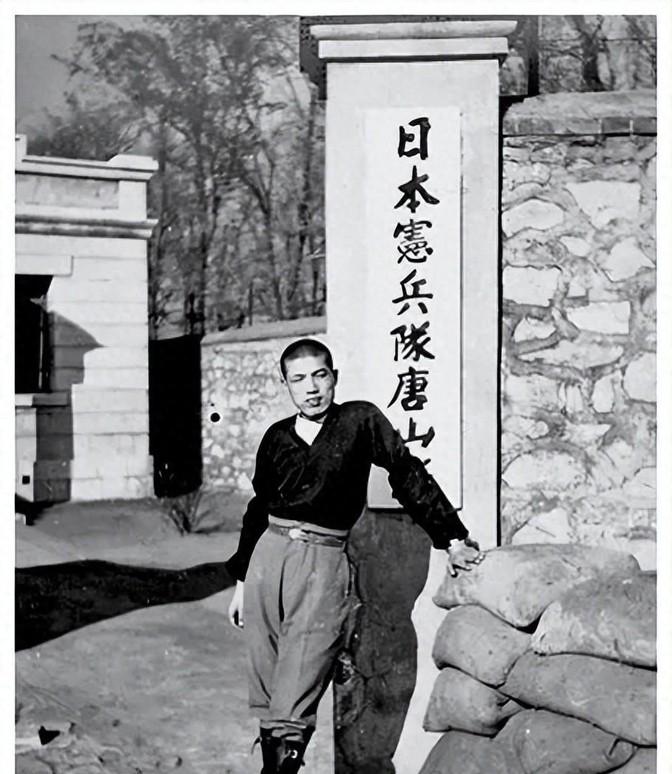 1946年，鹤丸光吉被执行枪决，行刑前大喊：“天皇万岁！”行刑人员听到后，直接将