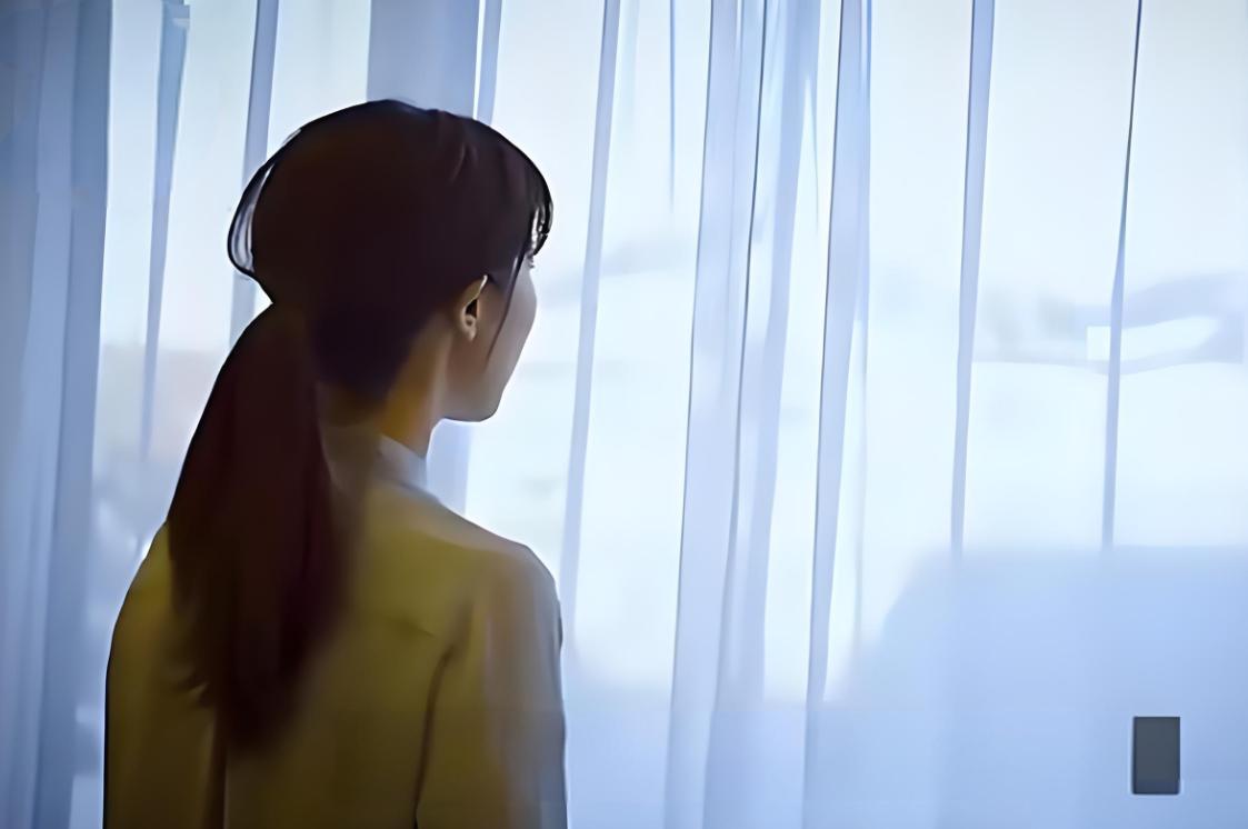 “太恐怖了！”今年7月，家住杭州的林女士称自己总看到模糊的“人影”掀被子，想钻进