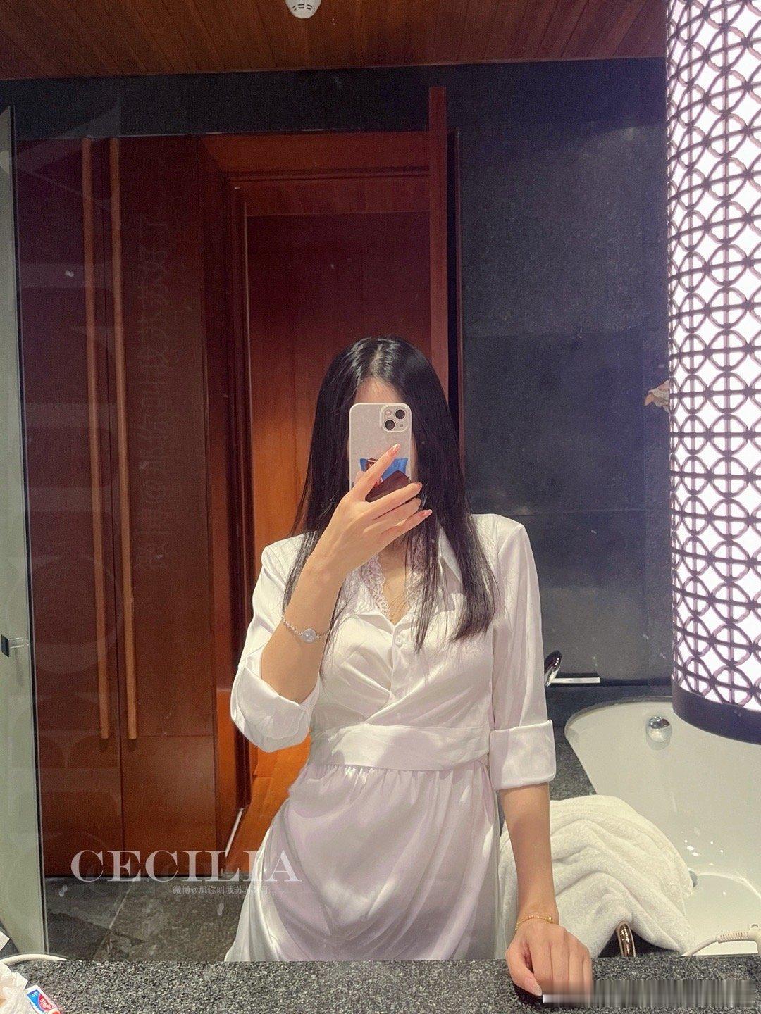 谁说周一不能是神仙日子？👠涞觅润丝ootd今天穿什么穿搭分享童心未泯