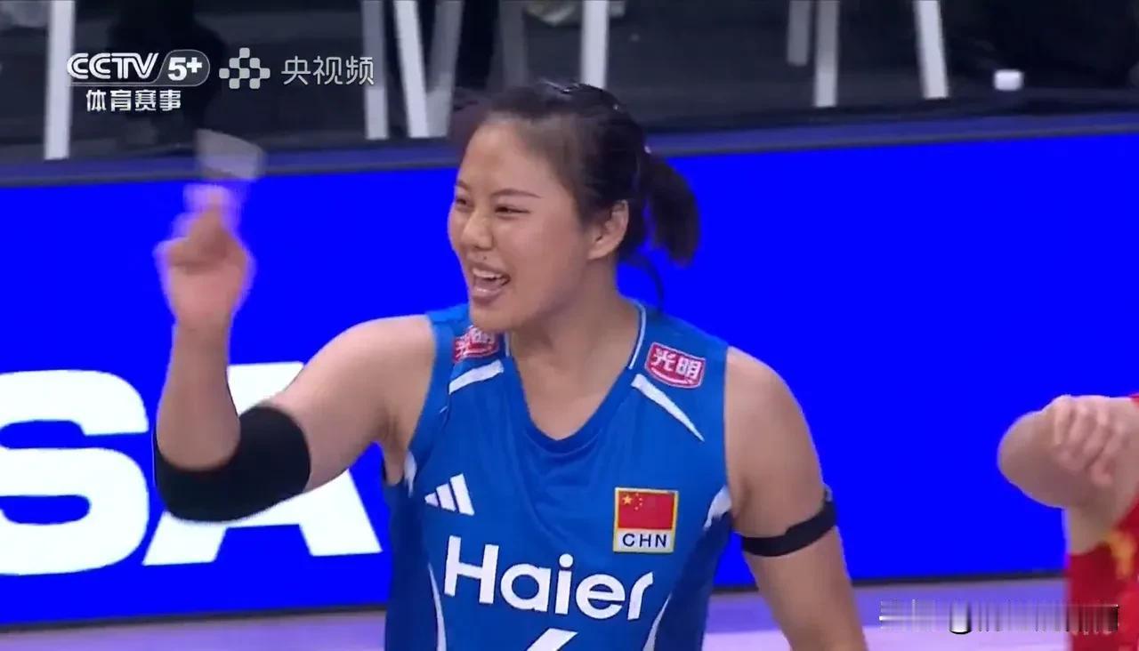 龚翔宇再次证明了她是中国女排的底牌！面对主场作战的土耳其女排，中国女排在21-2