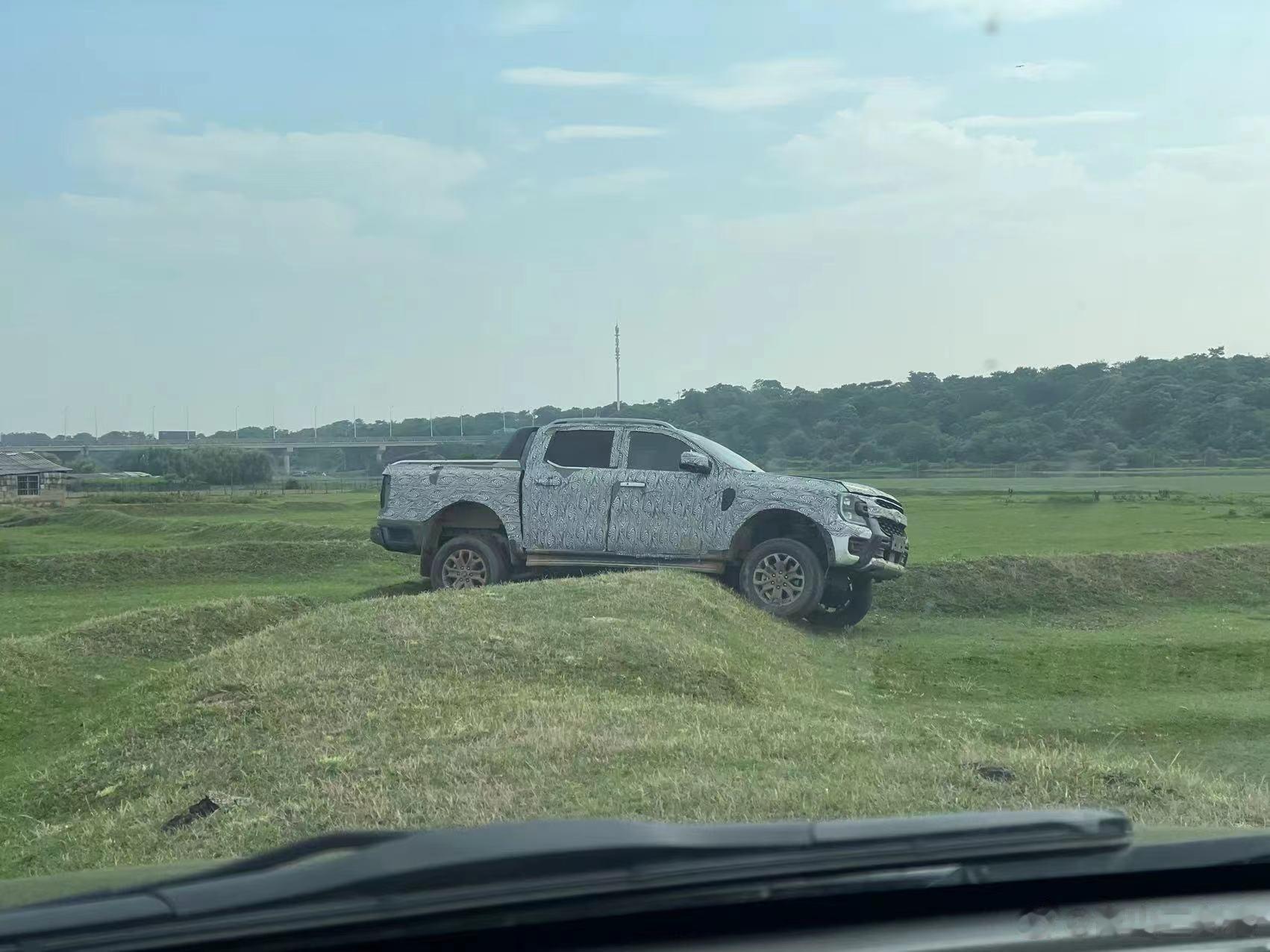 福特ranger还在路试？不赶紧上市在这磨磨蹭蹭[打脸]这小土包卡住了吧[笑cr