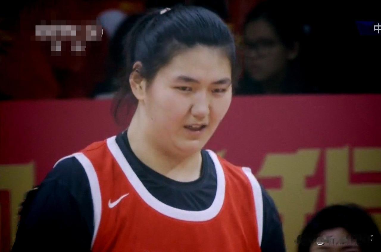 19岁张子宇世界杯首秀交卷！13+6+2帽成女篮“遮羞布”，两大短板仍需打磨
