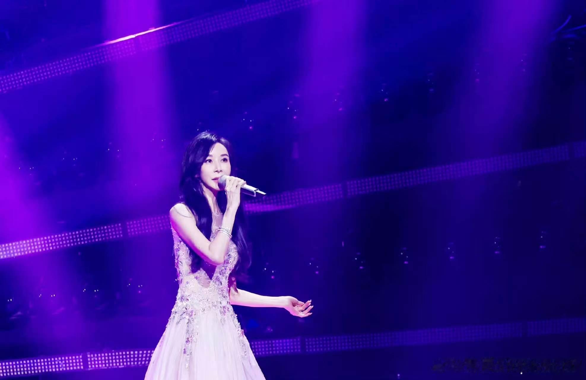 萧蔷谈论要学会好好地跟自己相处萧蔷在浪姐的发言真的说到心坎里！面对安崎的关心，她