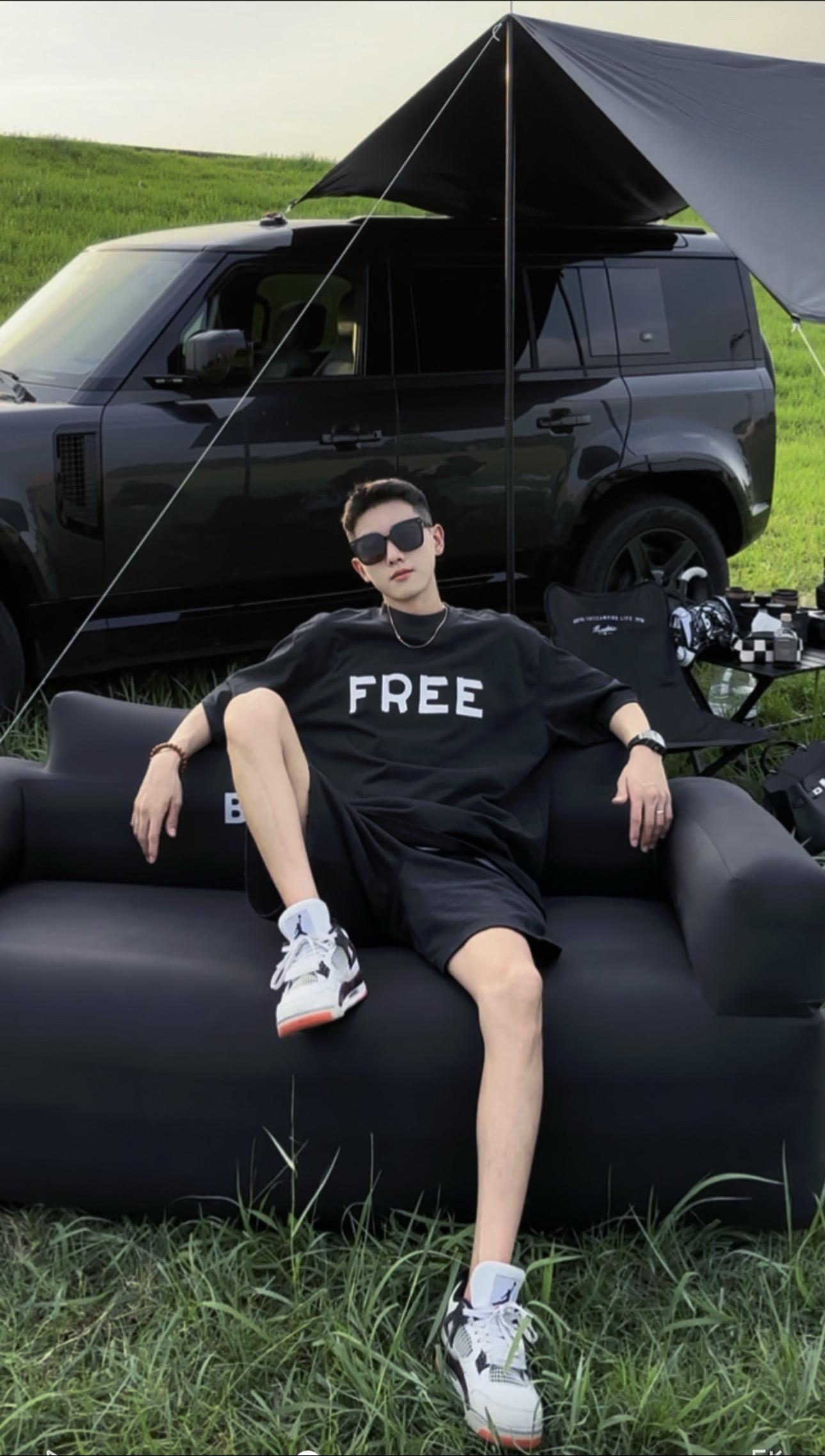 一定要穿一次重磅短袖 挺阔有型