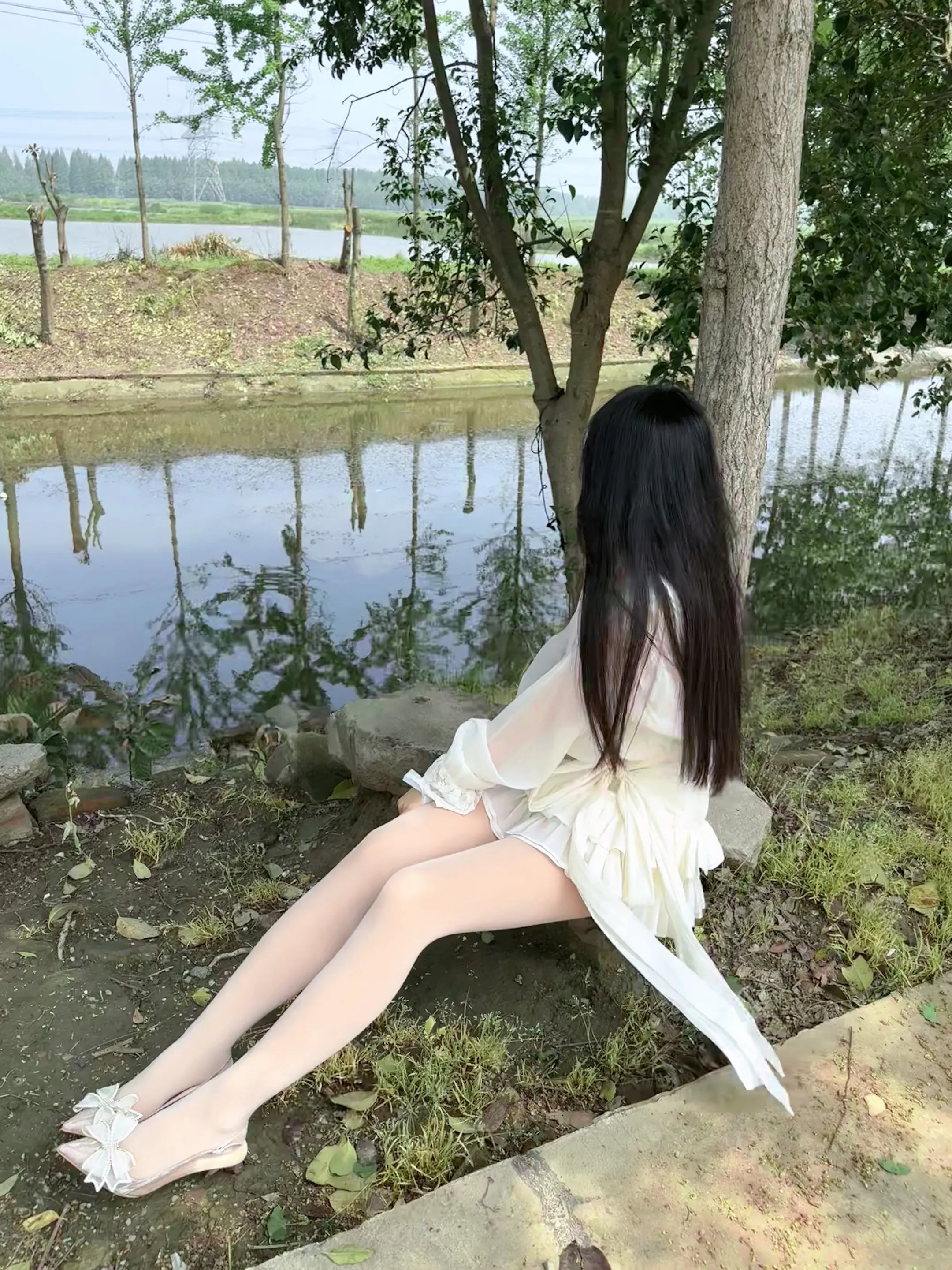 受得了生活的苦 也配得上世界的甜 打拼赚钱时放下身段 全力以赴不惧狼狈...