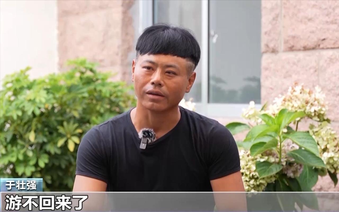 威海海边突发险情！父子二人被巨浪卷走，妻子拼命求援，周围却没有人回应她，只有一名