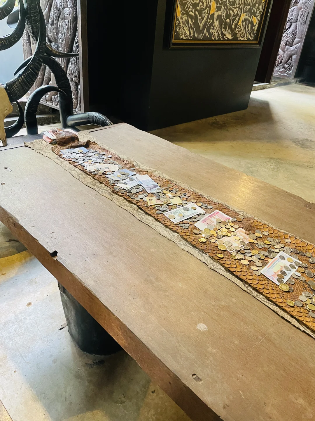 清莱黑庙 就是一个巨大的奇珍异宝收藏园