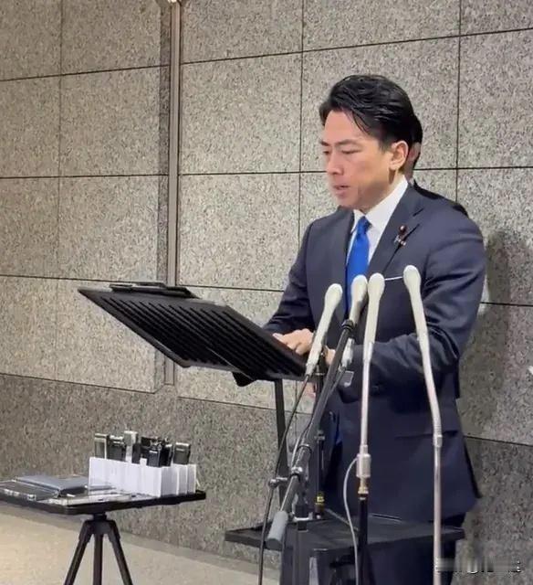 听说小日子F-15被歼-15T雷达照射超过30分钟。
这跟一个人在大庭广众下裸体