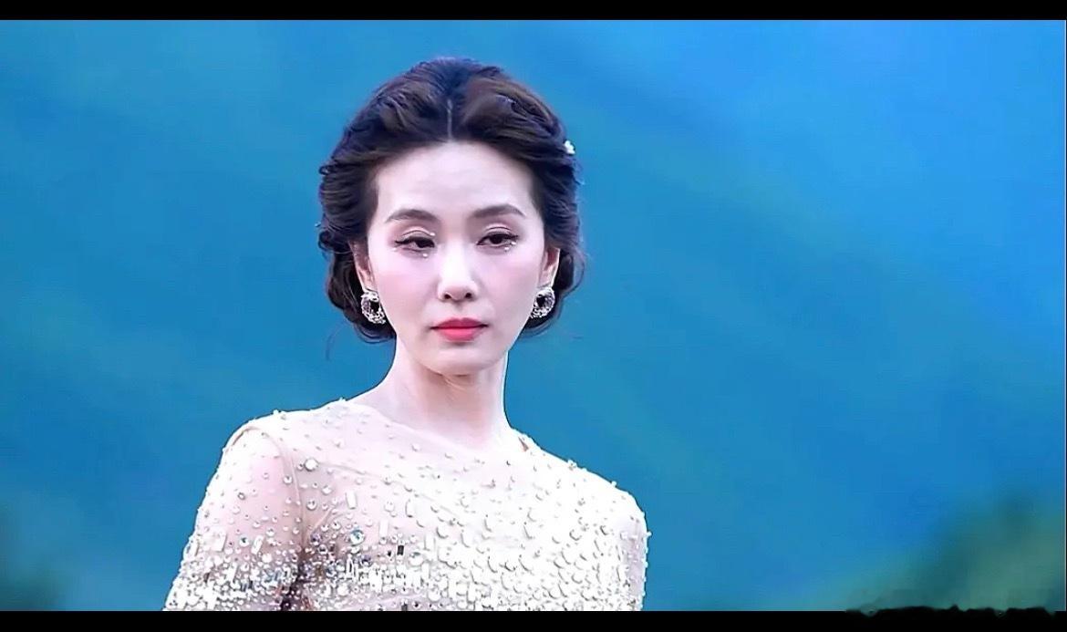 刘诗诗今日红毯生图，怎么老了这么多 