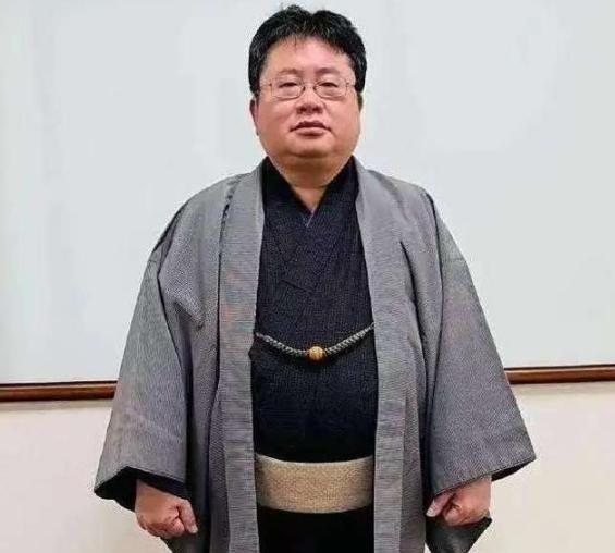 高市早苗疯狂反华，背后竟是两个中国败类在出谋划策？为高市早苗出谋划策的两个中国败