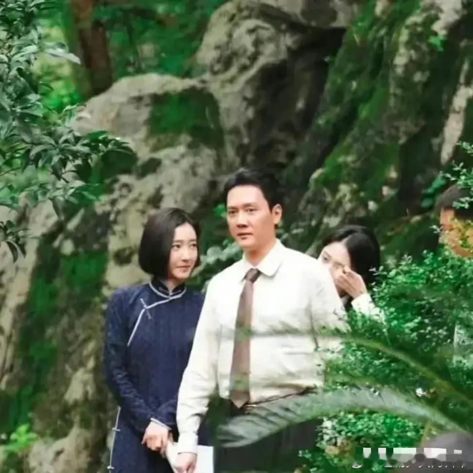 夺笋，网友偶遇王丽坤和冯绍峰，直接点名为林更新的前任和赵丽颖的前任[允悲] ​​