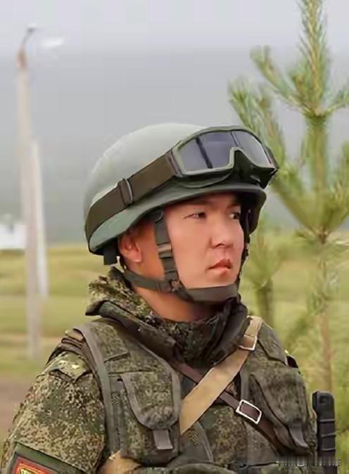 在俄罗斯申请长居的男性，必须要在俄罗斯服兵役，这对有些想在俄罗斯长期居住发展事业