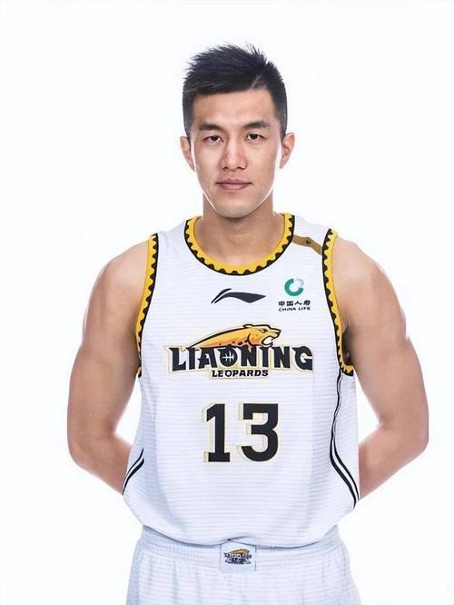 从天才少年到不屈老将，屡遭伤病缠身的郭艾伦，用韧性书写篮球坚守

16 岁在世青
