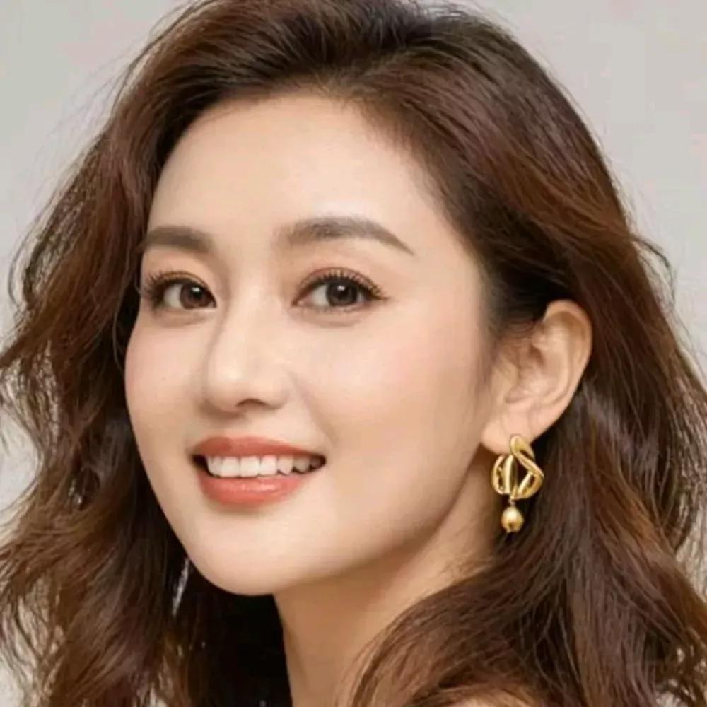 甜美笑容，闪耀耳环，元气满满的一天😊气质耳环女 温柔花朵耳环 甜美的耳环 温柔