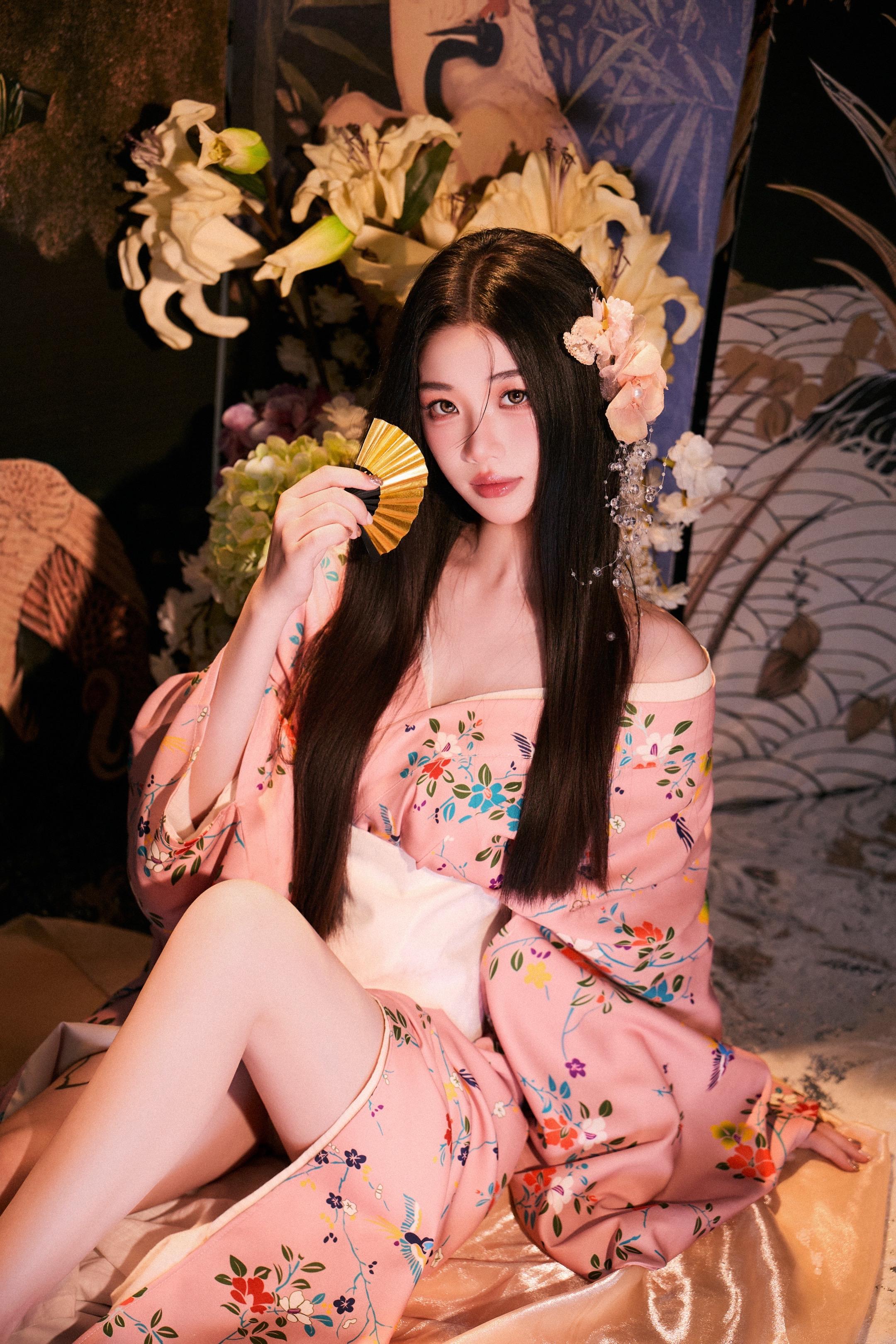 孙子的衣服全靠爷爷美貌撑着