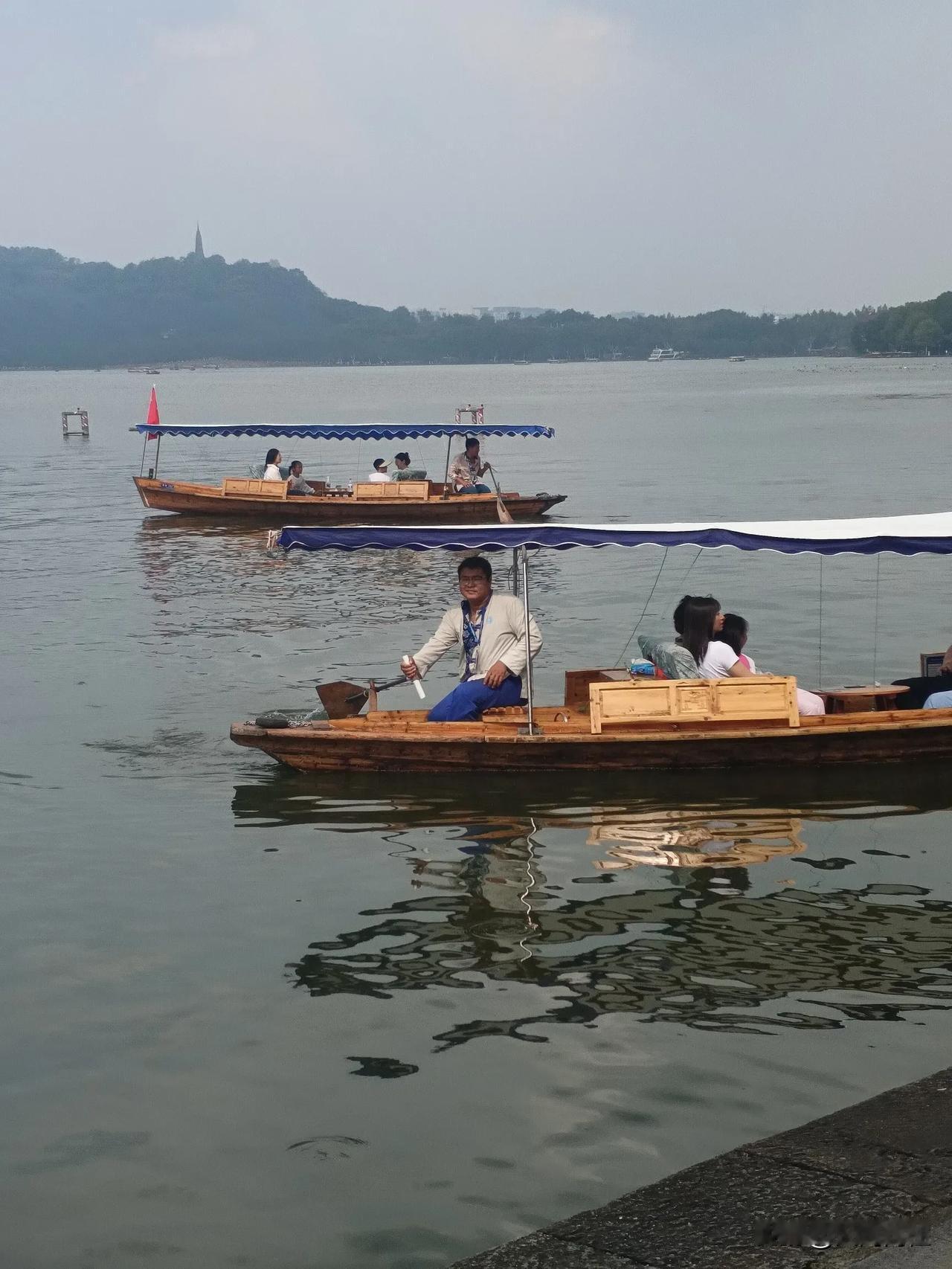 #分享一张照片证明你去过杭州西湖#
    西湖的湖光山色，令人留恋忘返！