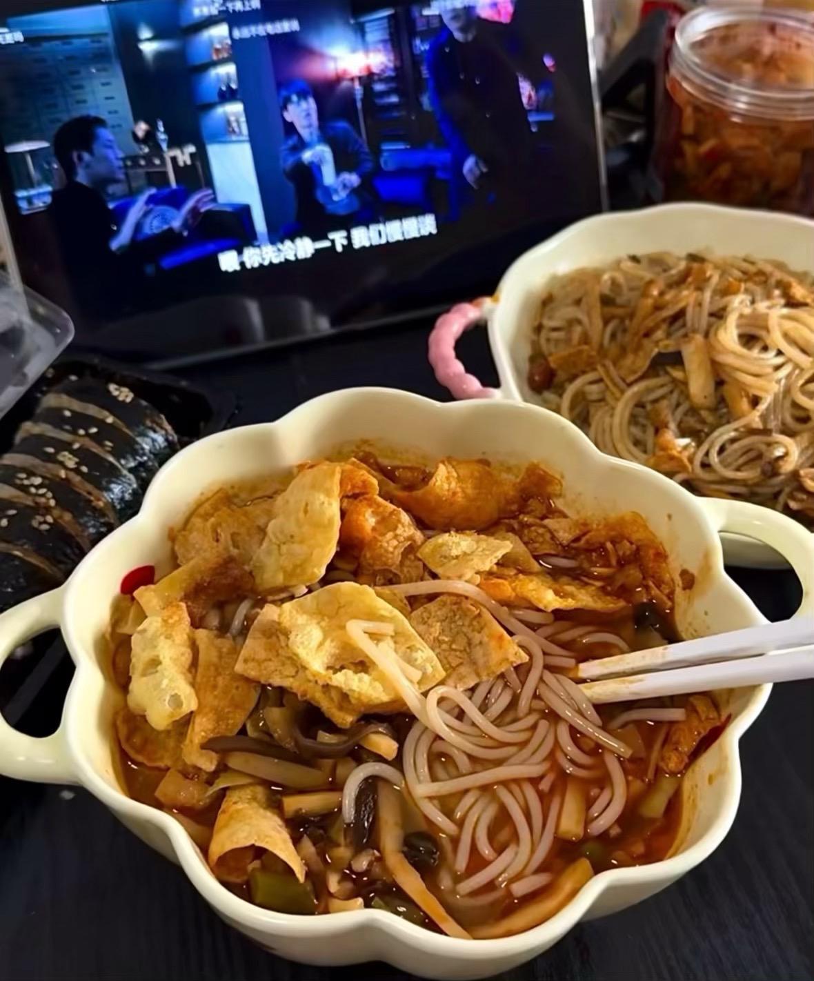 本抠搜女能吃到80岁，5包才这个价!学生党也能螺蛳粉自由了!这一口真给...