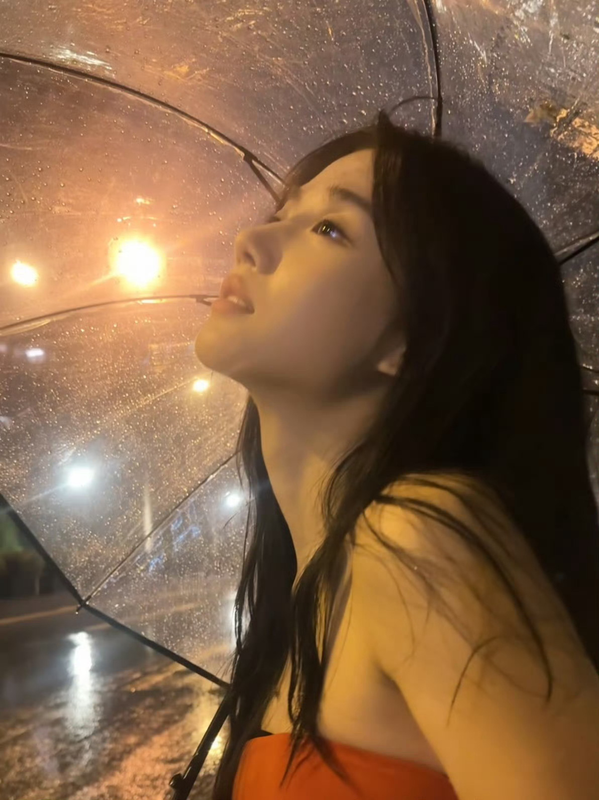 卢昱晓雨夜氛围感大片头像大户又带着她的高质量氛围感头像来了！好美啊噜噜晓，梦回留