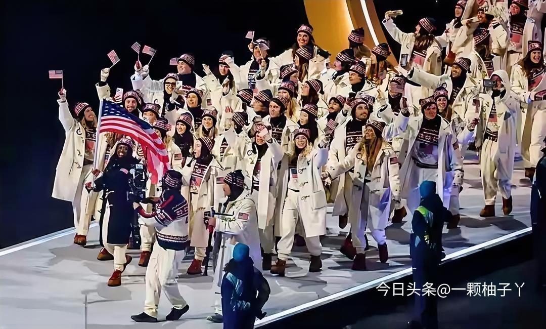 米兰冬奥开幕式整出小插曲，国际奥委会提前喊大家尊重各代表团，结果还是没兜住。美国