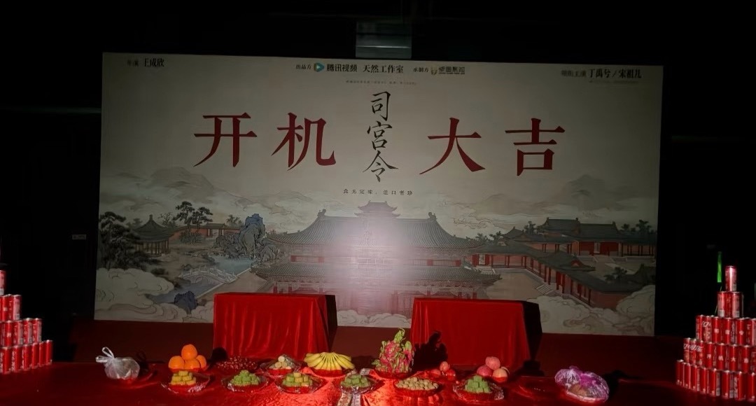 呀，现在开始用新规了 按姓氏笔画排序了 