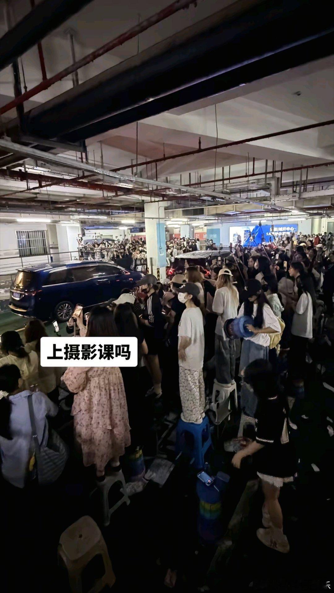 《说唱巅峰对决》地库人山人海！感觉比去年多了三倍不止！说唱巅峰对决2026