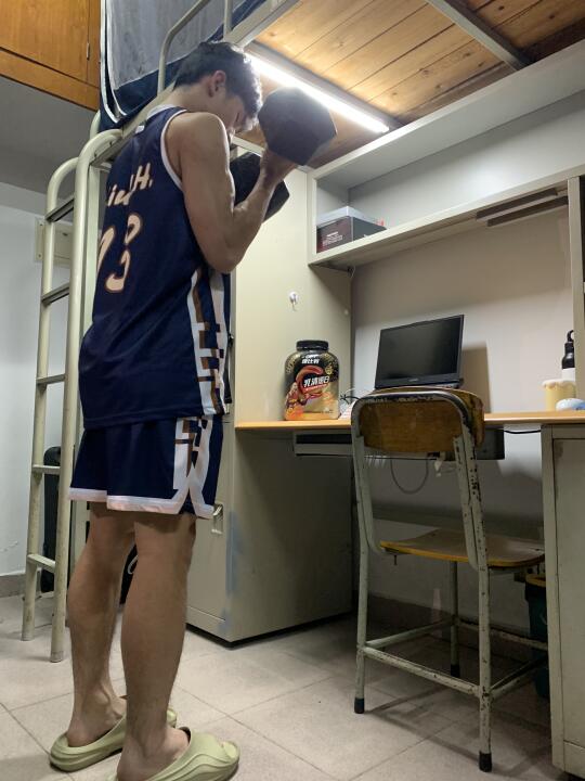 大学生宿舍分享｜健身增肌中💪