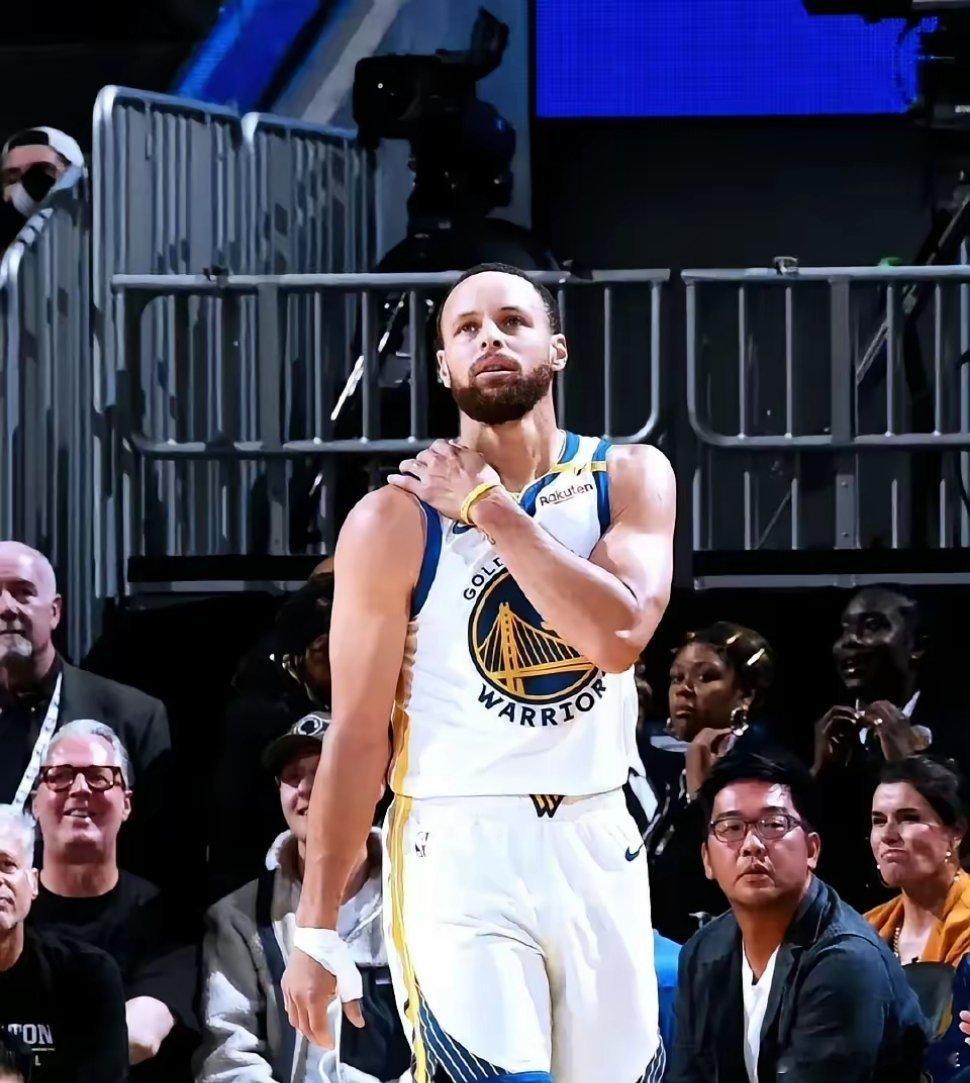 勇士vs太阳勇士对阵太阳，附加赛争夺西部第八的比赛。勇士首节打了9分钟，出现了7