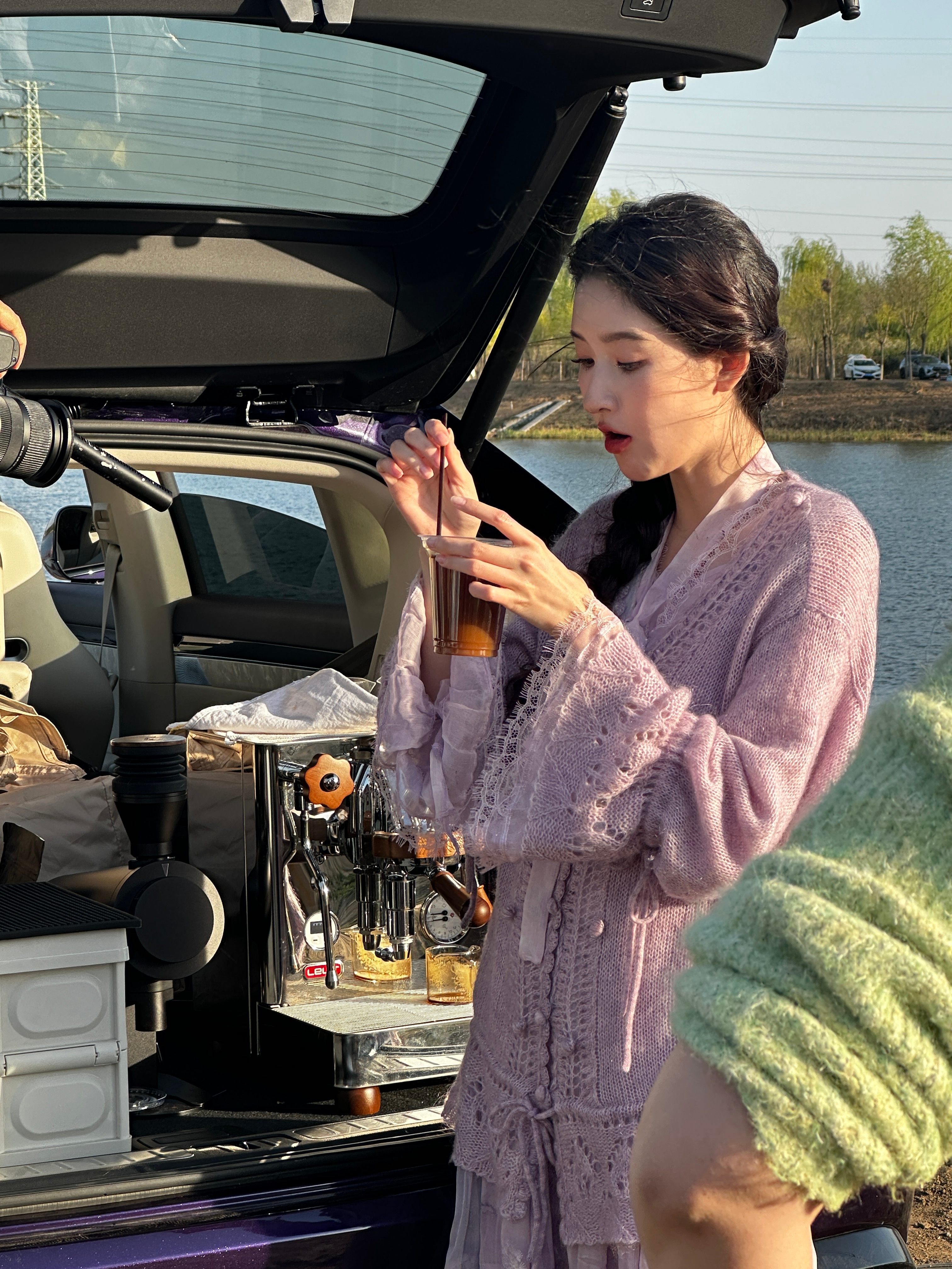 王玉雯做下午茶王玉雯给员工做下午茶王玉雯亲自动手准备下午茶，谁能拒绝一位亲手做下