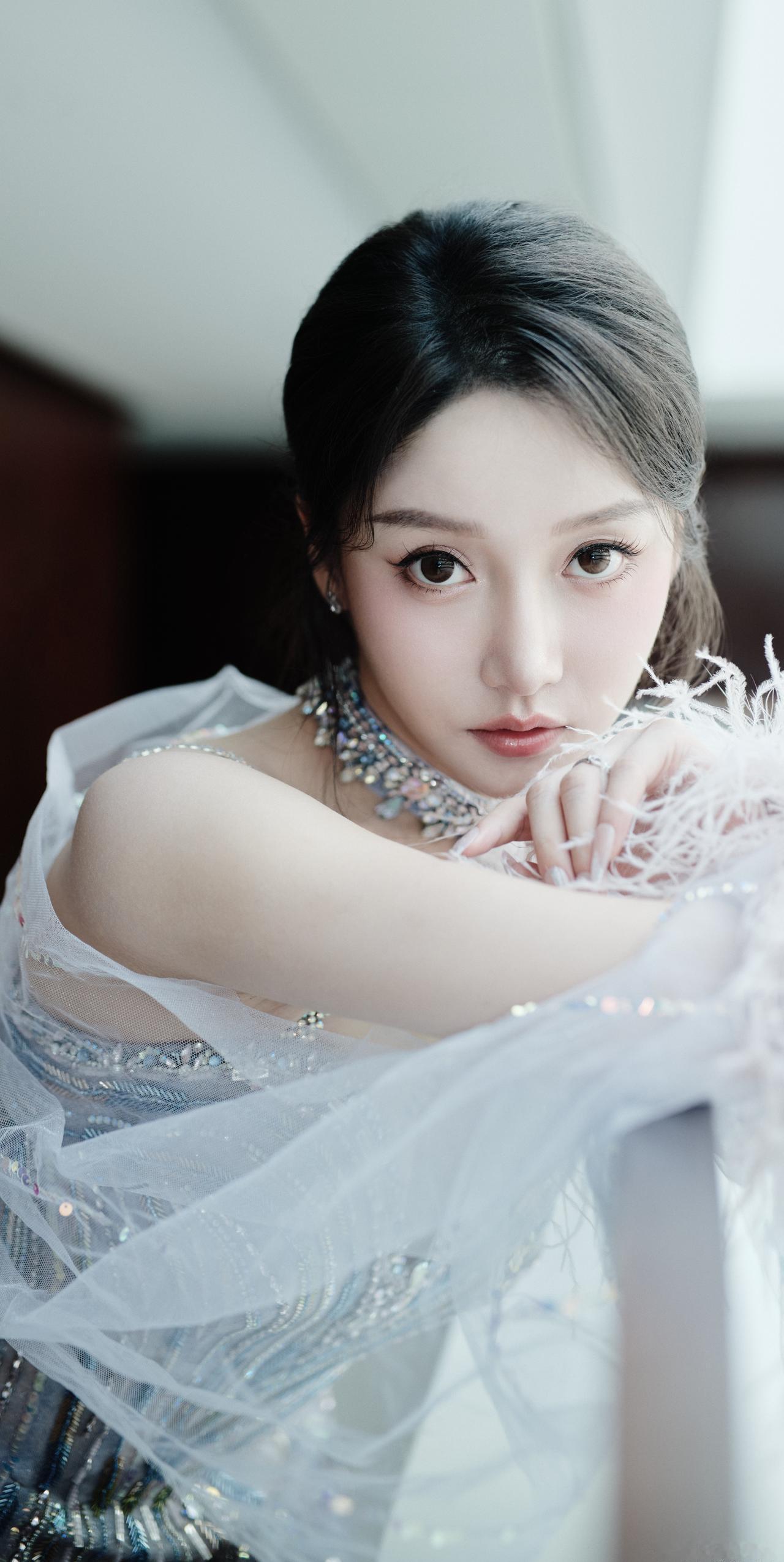 姜贞羽壁纸：碎钻银河，少女优雅的梦幻一梦。姜贞羽 ​​​