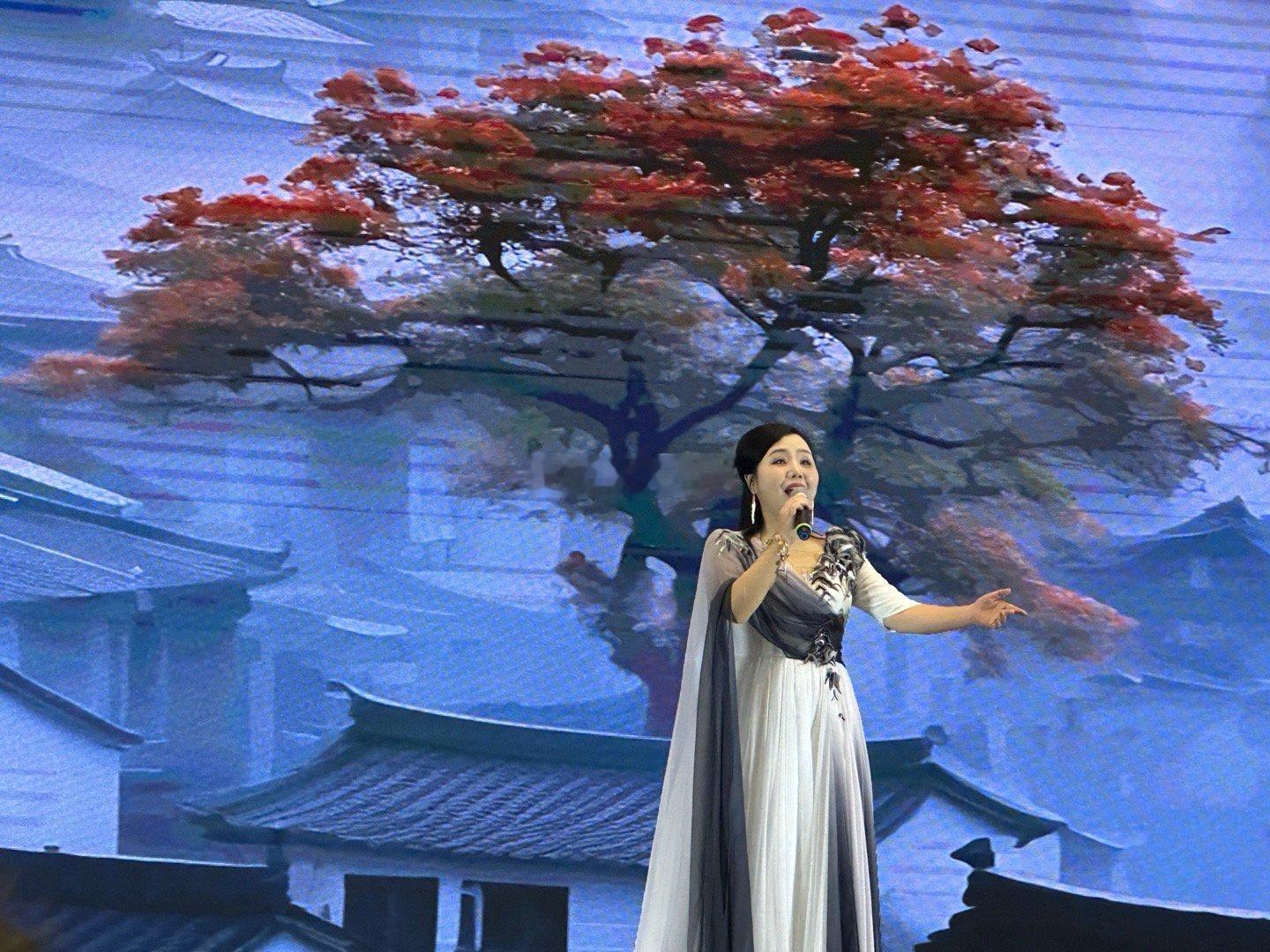 #寻美江西有一种晒秋叫婺源##寻美江西#有一种晒秋叫婺源，有一种色彩斑斓的丰收叫