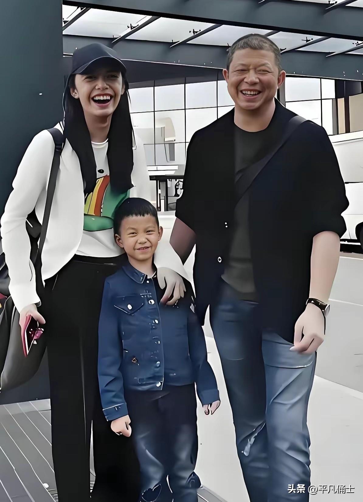 姚晨肯定想不到，自己就是发了一个离婚声明，直接引来了人民网的一再评论，竟然还扯上